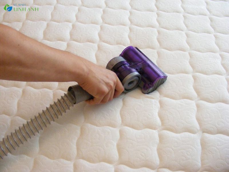 cách vệ sinh nệm cao su non tại nhà